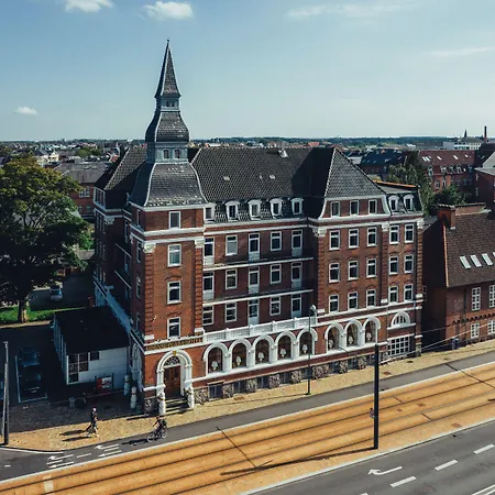 Milling Plaza Szálloda 4*
